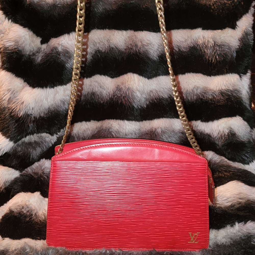 Louis Vuitton Epi Trouse Crete Red Clutch Toiletry Pochette Crossbody Mini Bag